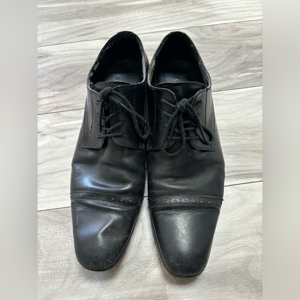 Men’s dress shoes. Very worn.